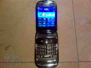 CDMA BlackBerry 9670 flip revealed