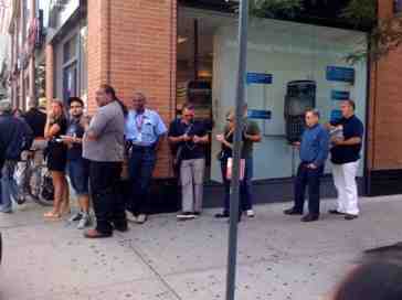 iPhone 4 pre-orders crashing Apple and AT&T systems as lines form