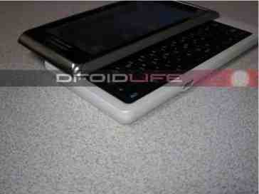 DROID 2 World Edition photographed, sports white and chrome design [UPDATED]