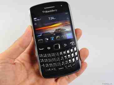 BlackBerry Apollo given the hands-on treatment on video