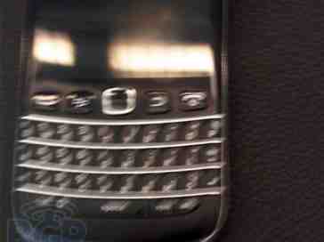 BlackBerry Bold 9790 spied with redesigned buttons, may be launching in November