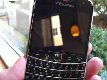 RIM needs to update the Bold 9900 series to BlackBerry 10