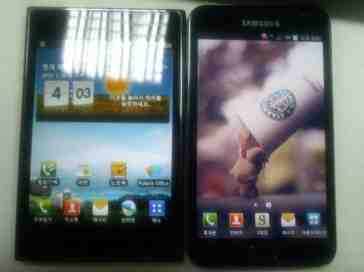 LG Optimus Vu caught posing next to the Samsung Galaxy Note in the wild