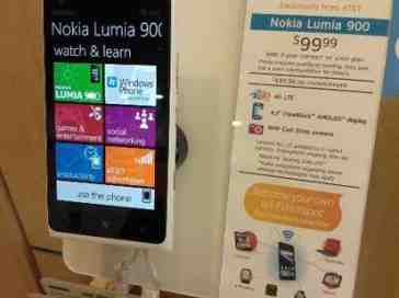 White Nokia Lumia 900 arriving early at some AT&T stores