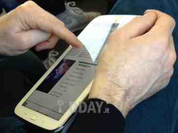Samsung Galaxy Note 8.0 purportedly spied out and about with rounded corners, physical home button