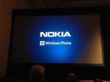 White Nokia Lumia 928 leaks again, this time with images of its front and sides included