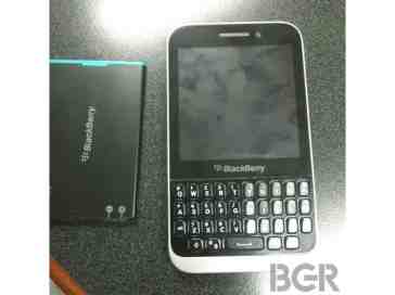 BlackBerry 10 'Kopi' appears in leaked images with QWERTY keyboard, removable battery
