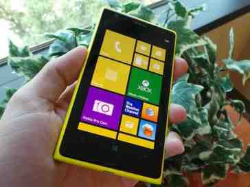 Microsoft reportedly considering axing Windows Phone licensing fees to attract device makers