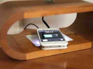 Apple iPhone 4S wireless charge