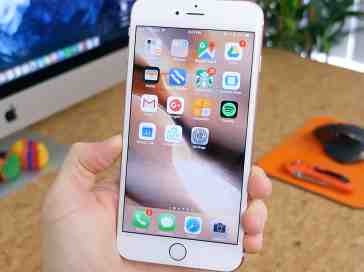 Some iOS 9.3 users encountering app freezing and crashing when tapping links