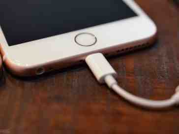 iPhone 7 could be shipped with lightning to 3.5mm dongle