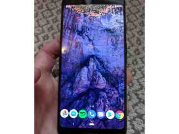 Google Pixel 3 poses for some leaked photos