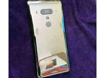 HTC U12+ poses for some leaked photos
