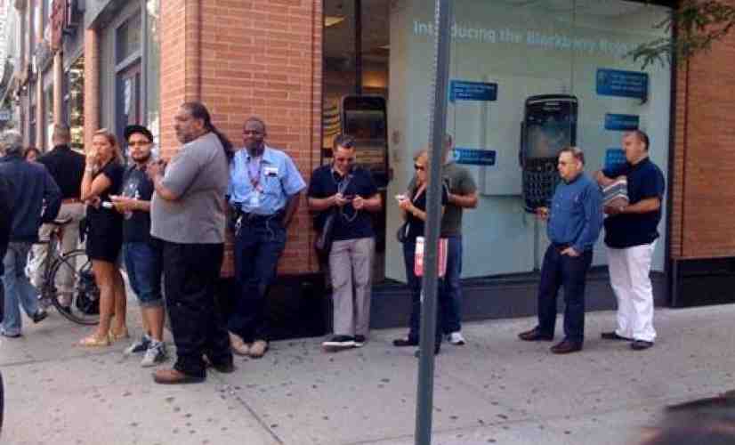 iPhone 4 pre-orders crashing Apple and AT&T systems as lines form