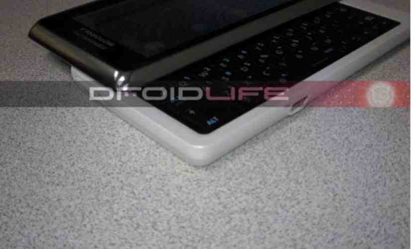 DROID 2 World Edition photographed, sports white and chrome design [UPDATED]