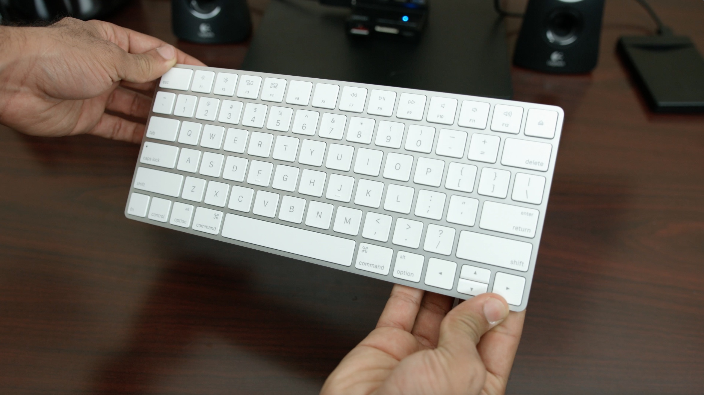 Включи клаву. Apple Magic Keyboard 1. Keyboard Touch Apple. Apple Magic Keyboard с Touch ID. Сенсорная клавиатура эпл.